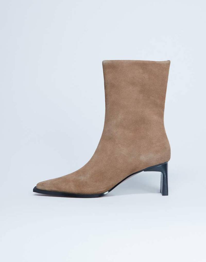 Topshop - Nadie - Ankle-Boots in Karreeform in Beige aus echtem Wildleder-Neutral Topshop - Nadie - Ankle-Boots in Karreeform in Beige aus echtem Wildleder-Neutral von Topshop