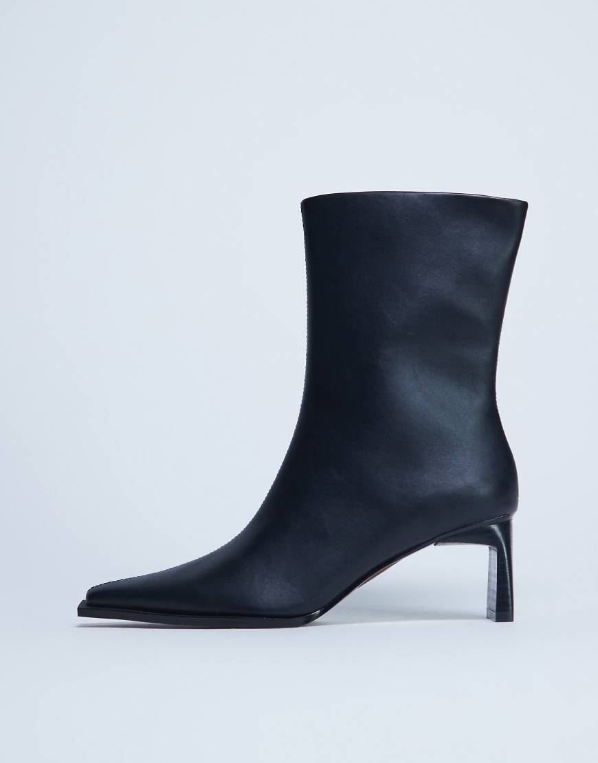 Topshop - Nadie - Stiefeletten in Schwarz mit kantiger Schuhspitze von Topshop