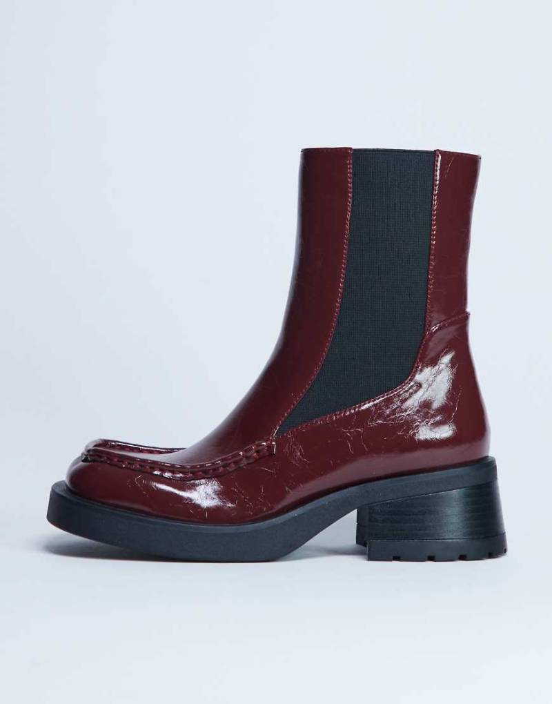 Topshop - Narla - Chelsea-Stiefel in Burgunderrot mit eckiger Zehenpartie von Topshop