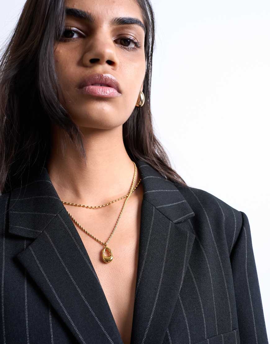 Topshop - Nina - Mehrreihige goldfarbene Halskette aus wasserfestem Edelstahl Topshop - Nina - Mehrreihige goldfarbene Halskette aus wasserfestem Edelstahl von Topshop