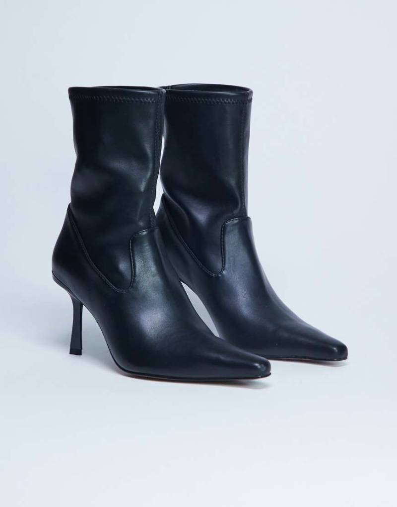 Topshop - Noah - Stiefel in Schwarz mit spitzer Zehenpartie von Topshop