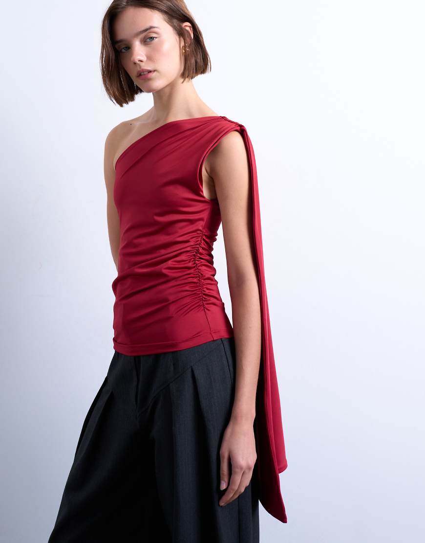 Topshop - One-Shoulder-Oberteil in Rot mit Cape von Topshop