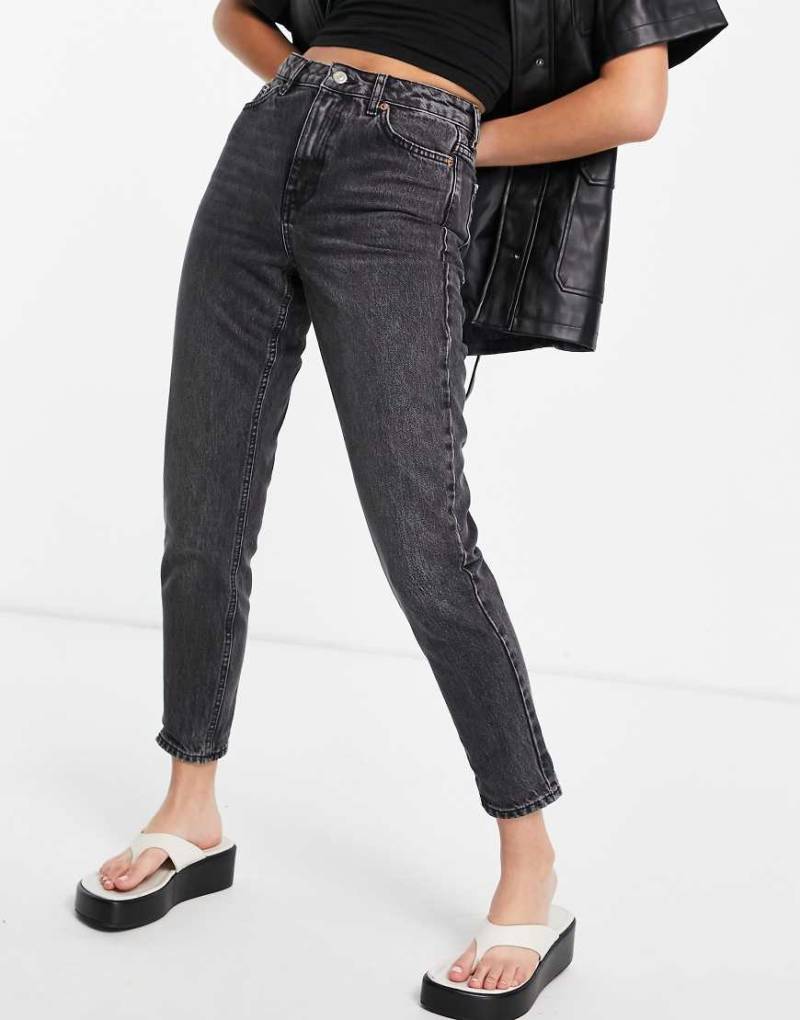 Topshop - Original - Mom-Jeans in verwaschenem Schwarz von Topshop