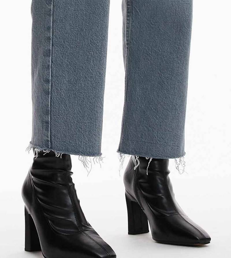 Topshop - Orry - Spitze Stiefel in Schwarz mit hohem Absatz, breite Passform von Topshop