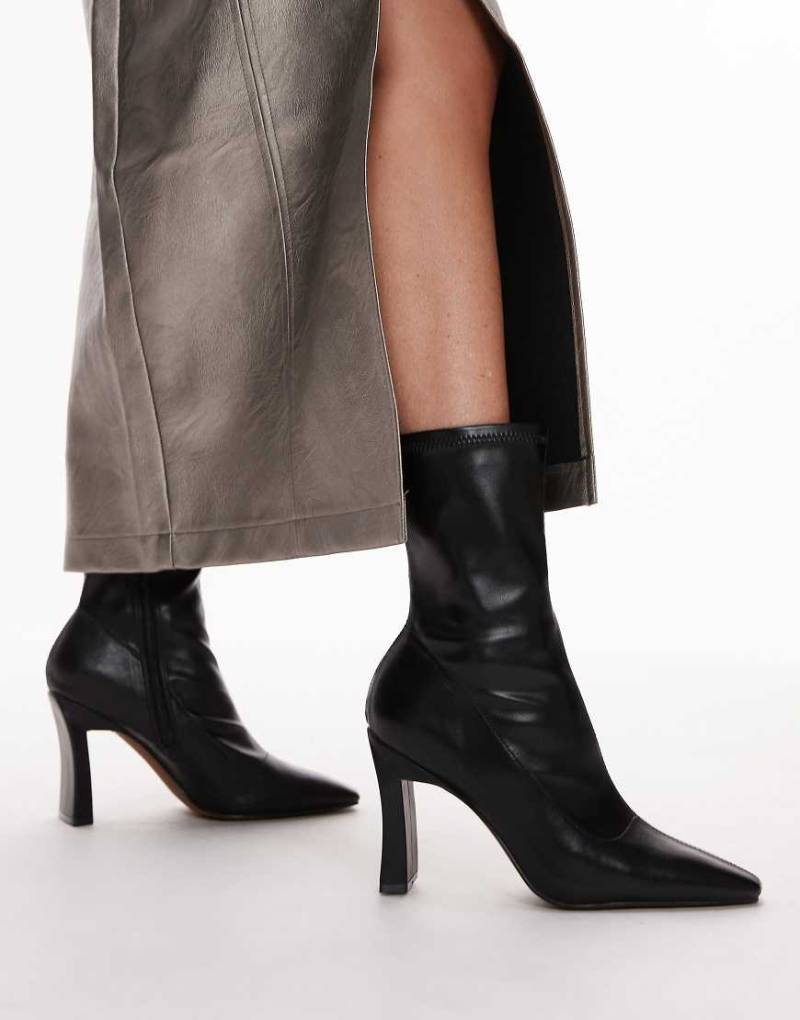 Topshop - Orry - Spitze Stiefel in Schwarz mit hohem Absatz von Topshop