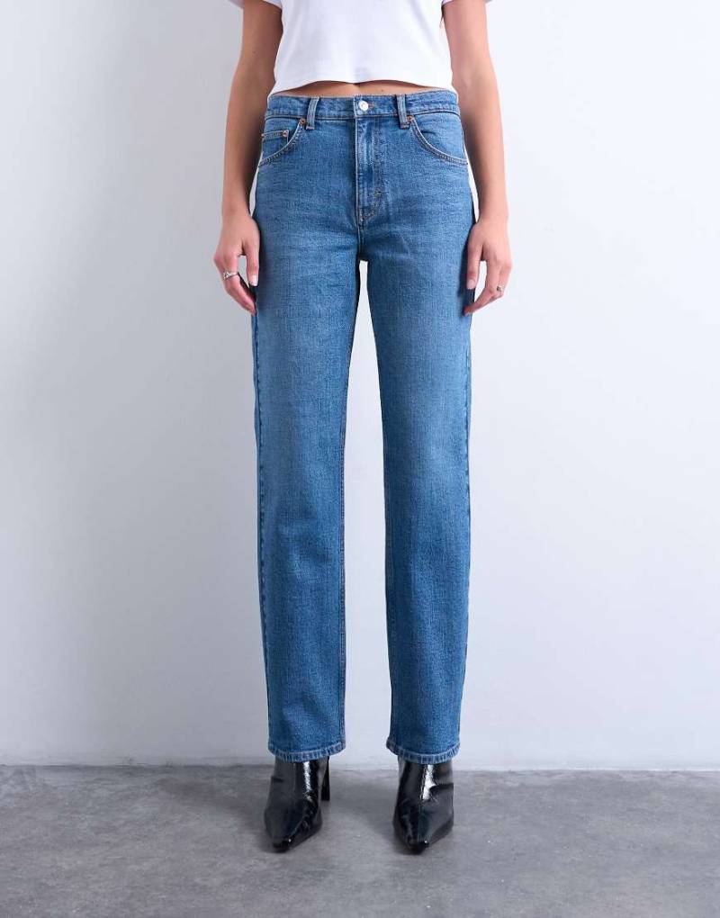 Topshop - Orson - Comfort Straight Jeans in Mittelblau mit mittelhohem Bund von Topshop