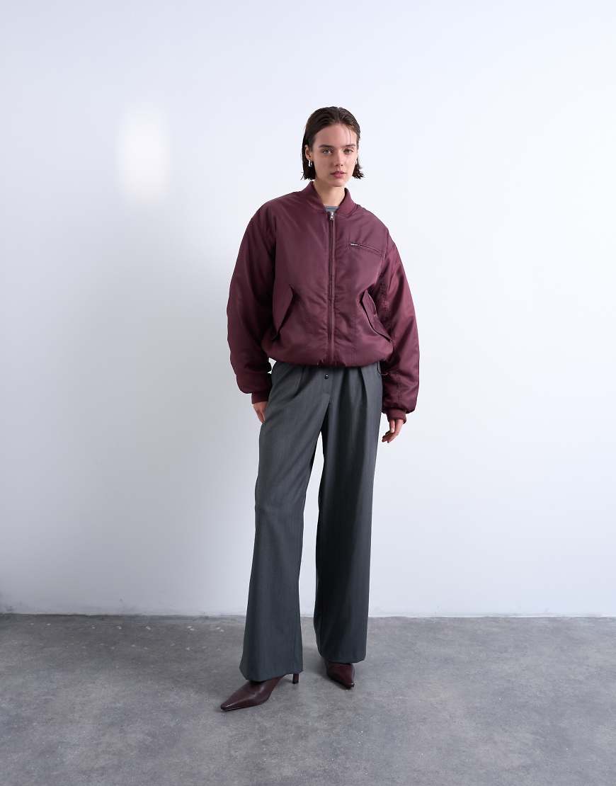 Topshop - Oversize-Bomberjacke aus Nylon in Burgunderrot Topshop - Oversize-Bomberjacke aus Nylon in Burgunderrot von Topshop