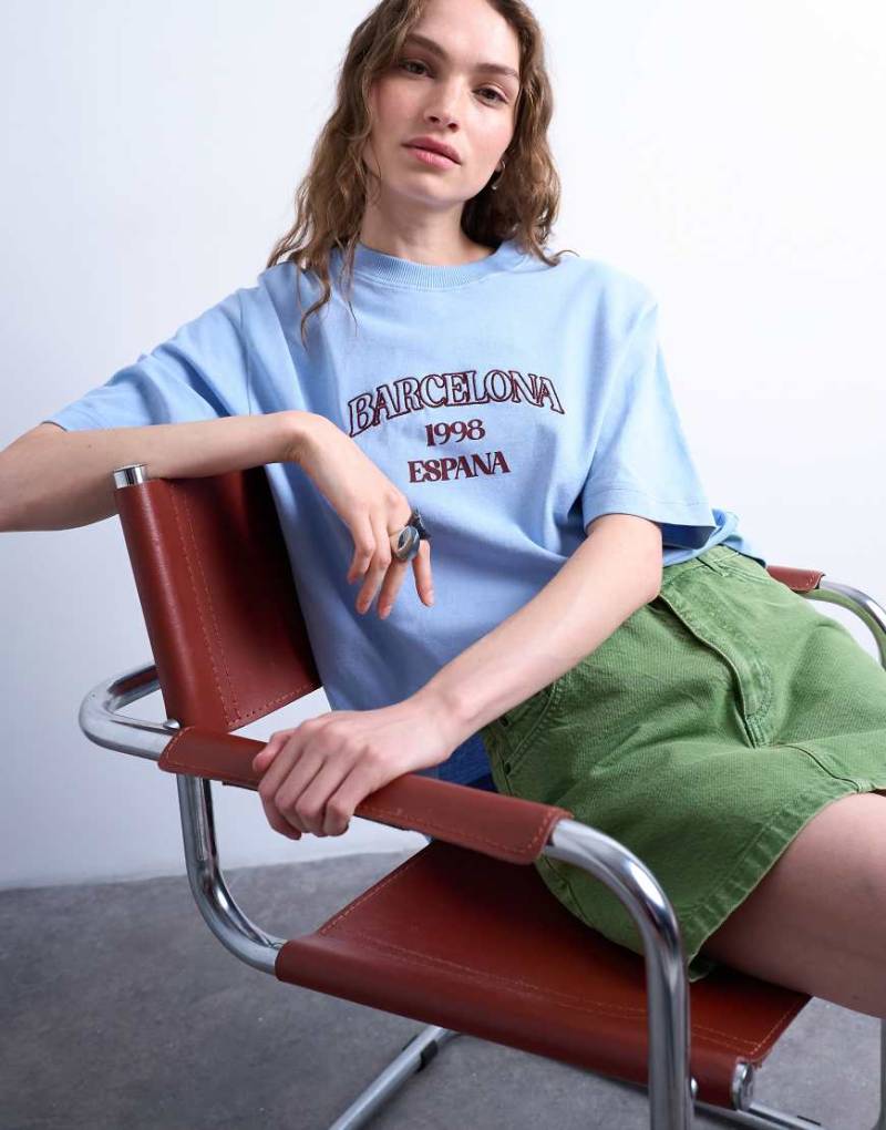 Topshop - Oversize-T-Shirt in Blau mit „Barcelona"-Print Topshop - Oversize-T-Shirt in Blau mit „Barcelona"-Print von Topshop