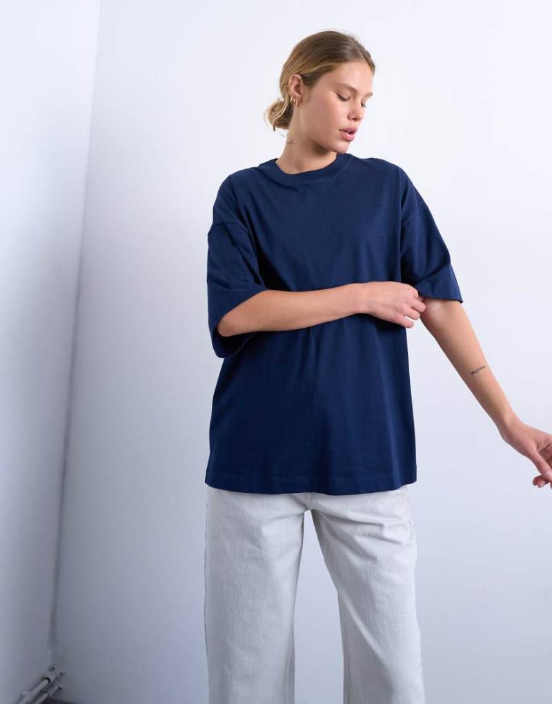 Topshop - Oversize-T-Shirt in Marineblau mit überschnittener Schulter von Topshop