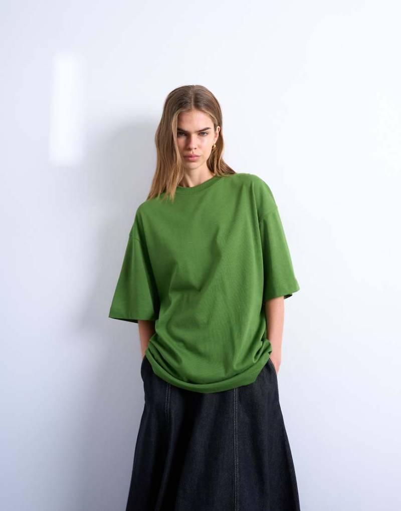 Topshop - Oversize-T-Shirt in Olivgrün mit überschnittener Schulter von Topshop