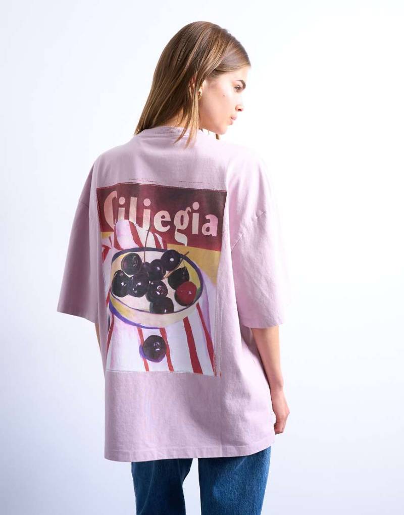 Topshop - Oversize-T-Shirt in Rosa mit „Ciliegia"-Grafikprint am Rücken Topshop - Oversize-T-Shirt in Rosa mit „Ciliegia"-Grafikprint am Rücken von Topshop