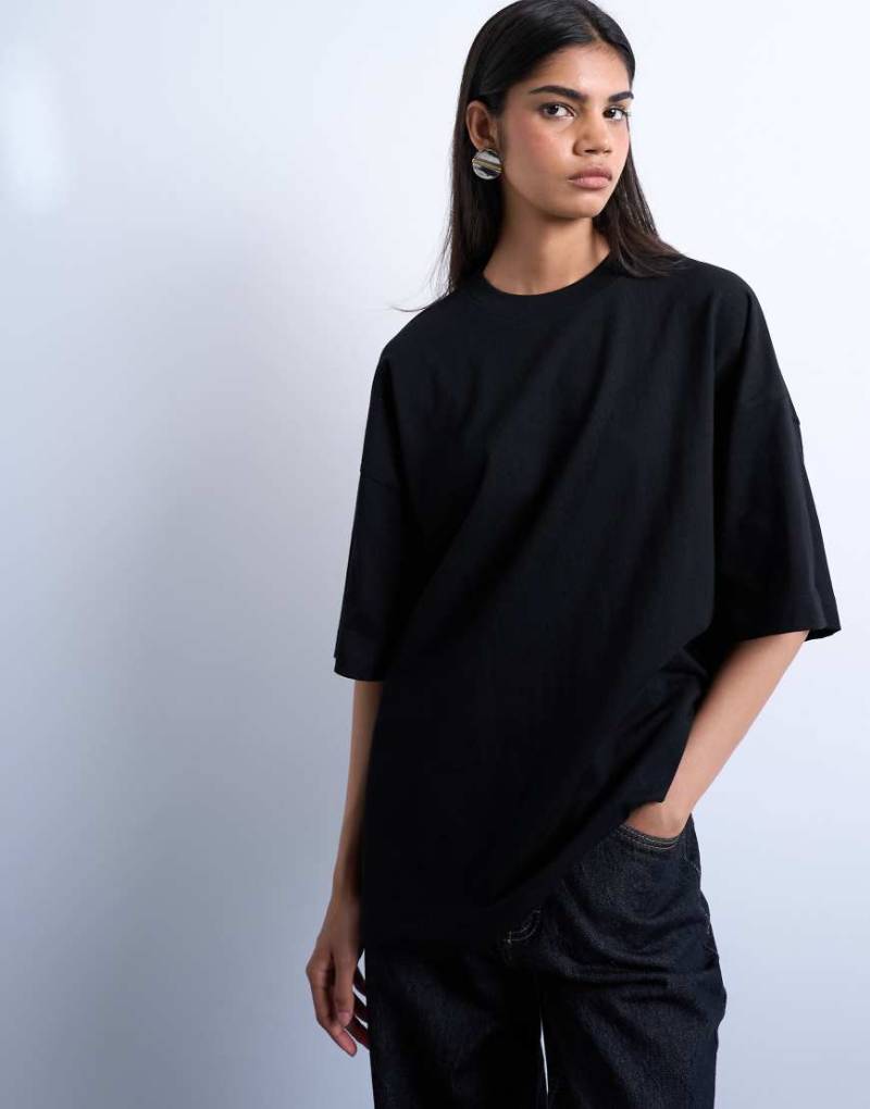 Topshop - Oversize-T-Shirt in Schwarz mit überschnittener Schulter von Topshop