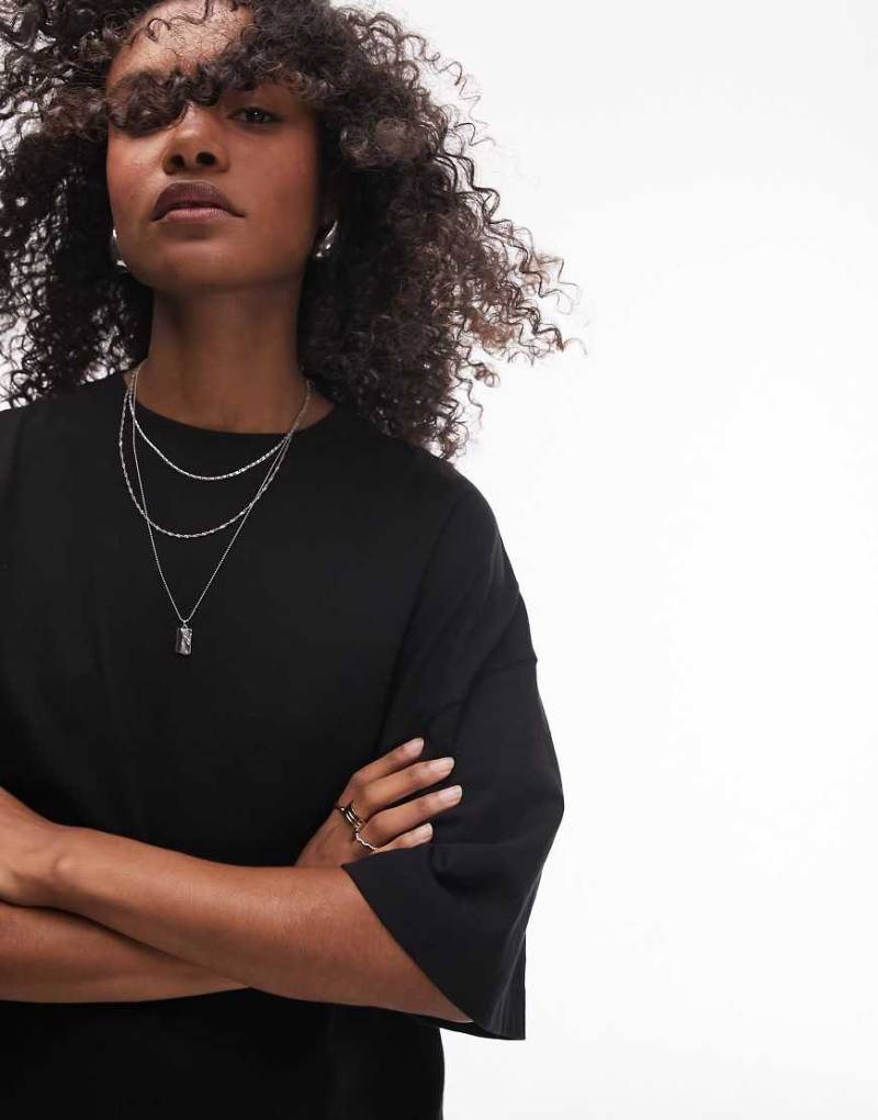 Topshop - Oversize-T-Shirt in Schwarz mit überschnittener Schulter von Topshop