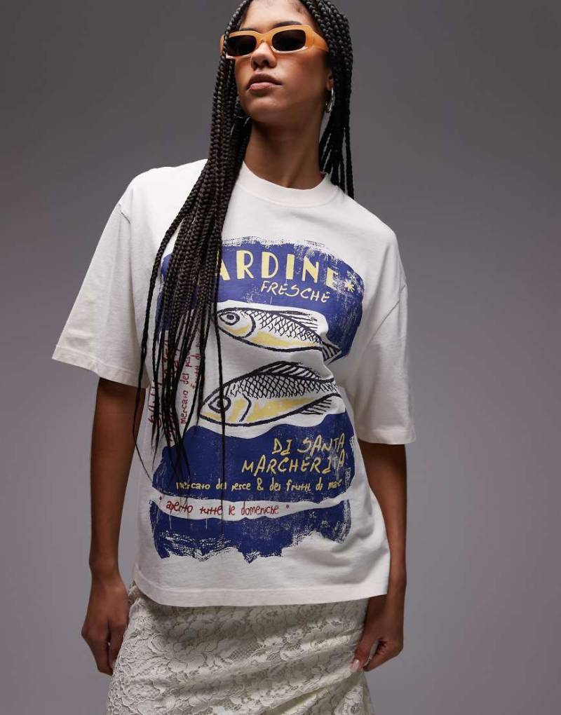 Topshop - Oversize-T-Shirt in Weiß mit Sardinen-Grafik von Topshop