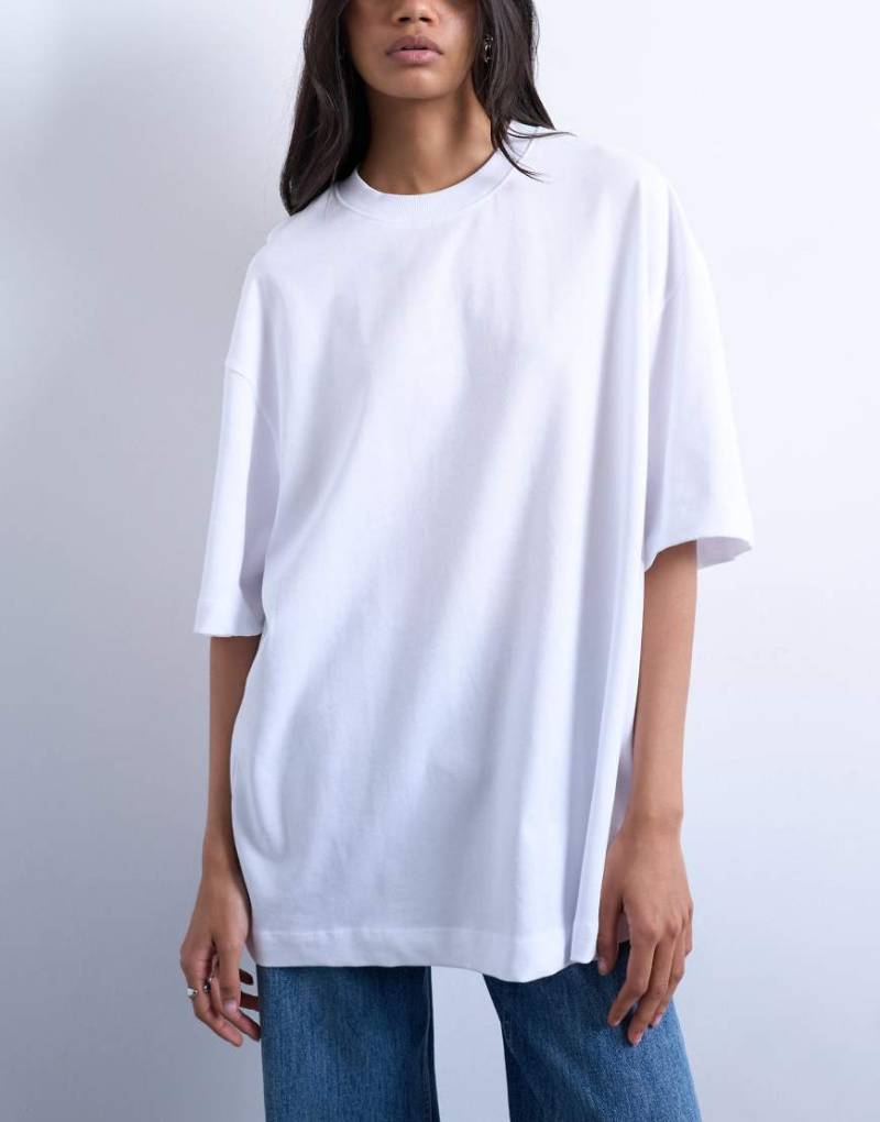 Topshop - Oversize-T-Shirt in Weiß mit überschnittener Schulter von Topshop