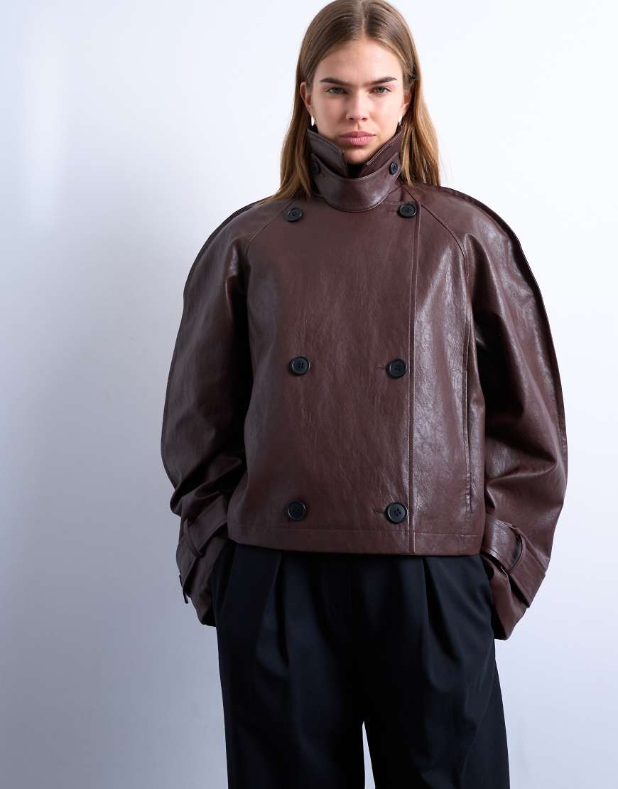 Topshop - Ovoid - Kurzer Trenchcoat aus Kunstleder in Braun mit oval geschnittenen Ärmeln-Brown von Topshop