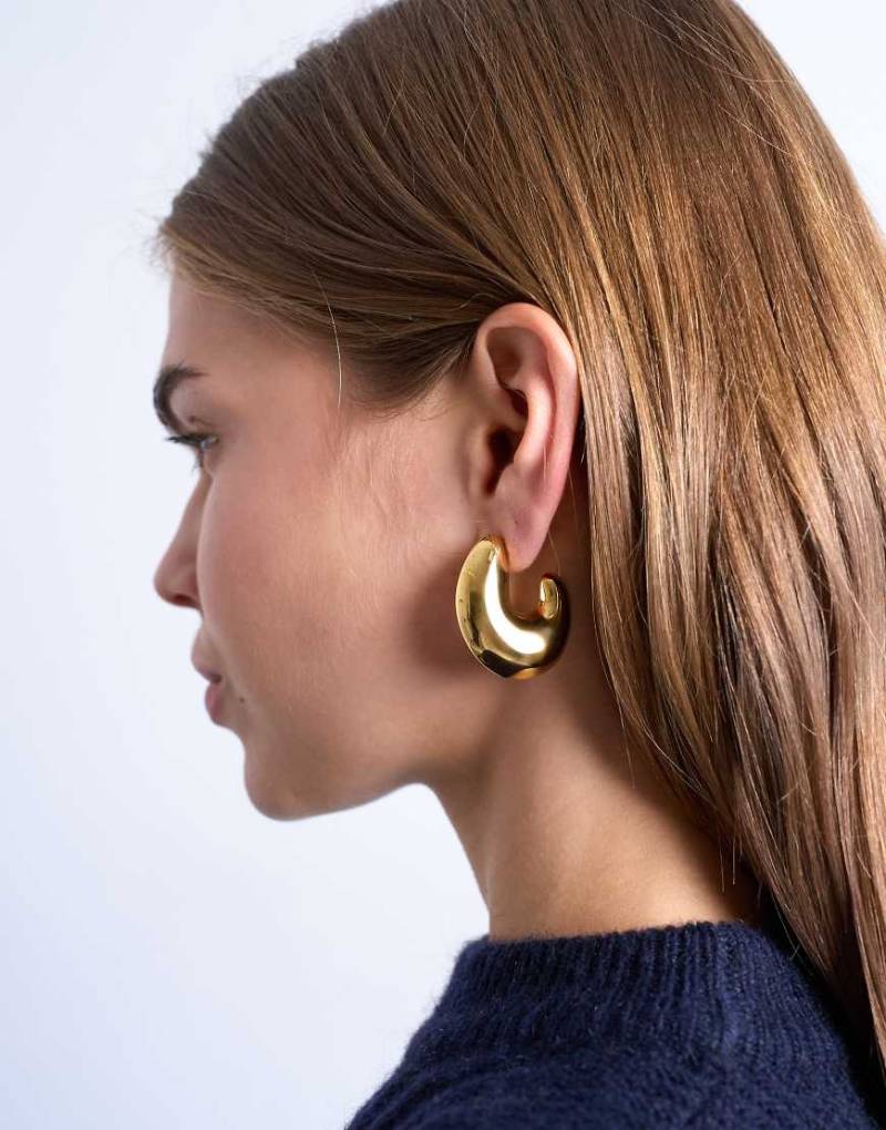 Topshop - Paris - Goldfarbene Creolen aus wasserfestem Edelstahl Topshop - Paris - Goldfarbene Creolen aus wasserfestem Edelstahl von Topshop