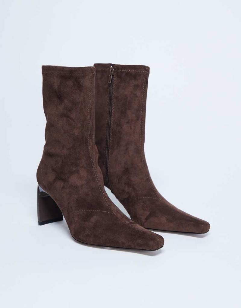 Topshop - Pearl - Ankle-Boots aus Wildlederimitat in Schokobraun mit spitzer Zehenpartie-Brown von Topshop