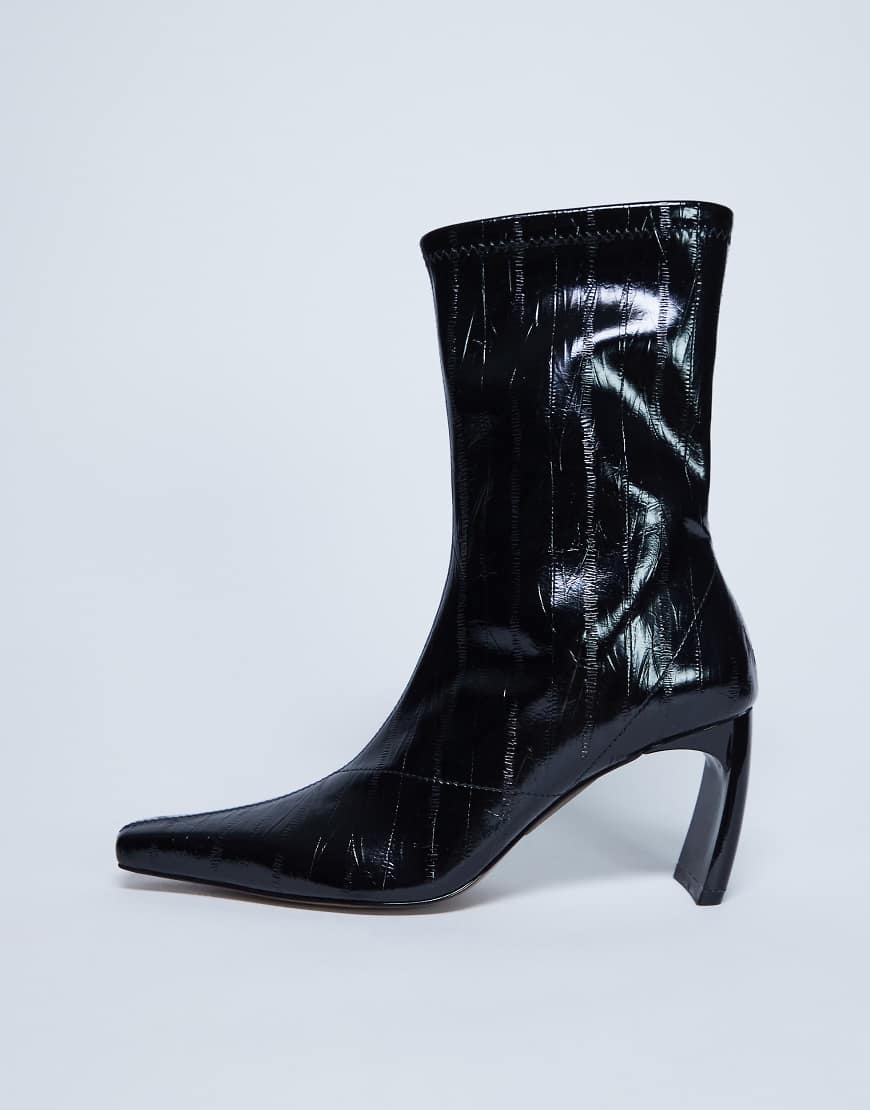 Topshop - Pearl - Ankle-Boots in schwarzer Lackoptik mit spitzer Zehenpartie von Topshop