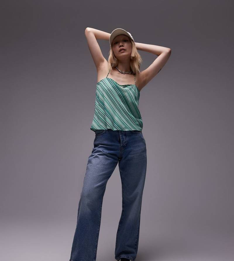 Topshop Petite - Locker geschnittene Straight Jeans in Mittelblau mit mittelhohem Bund von Topshop Petite