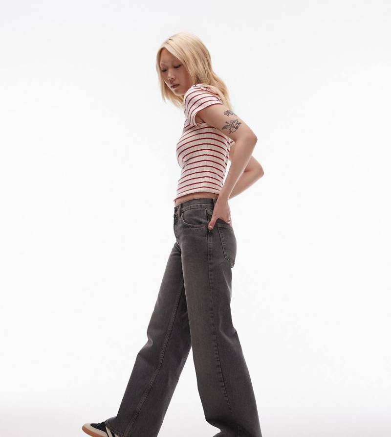 Topshop Petite - Ember - Jeans mit geradem Schnitt und niedrigem Bund in dunklem Vintage Grau von Topshop Petite