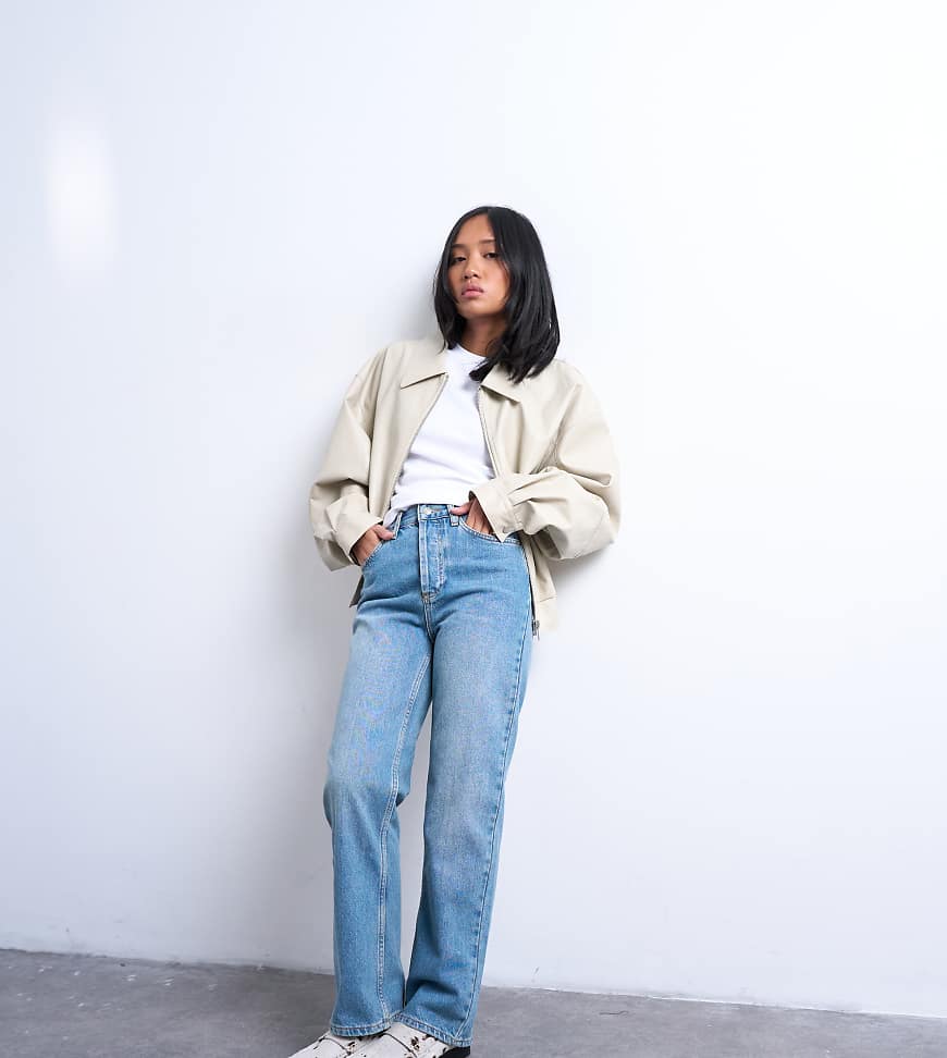 Topshop Petite - Kort - Gerade geschnittene Jeans in Mittelblau mit hohem Bund von Topshop Petite