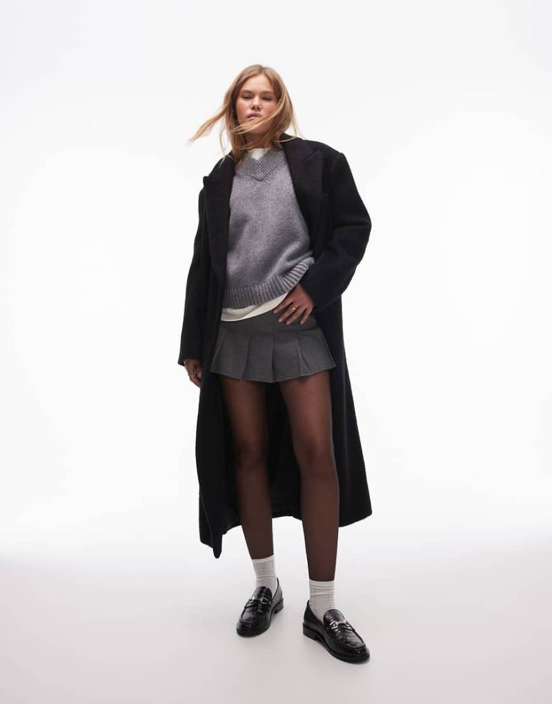 Topshop - Sehr kurzer Mini-Faltenrock in Grau mit Fischgrätmuster von Topshop