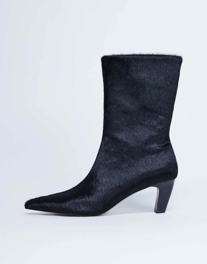 Topshop - Poppy - Ankle-Boots aus Echtleder mit Ponyfell in Schwarz und spitzer Zehenpartie von Topshop