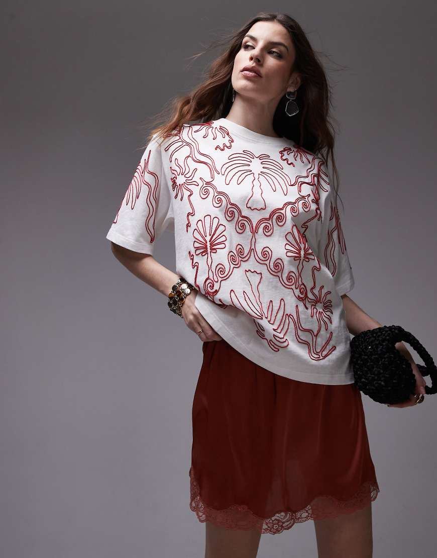Topshop - Premium - Oversize-T-Shirt in Weiß mit Urlaubs-Stickerei Topshop - Premium - Oversize-T-Shirt in Weiß mit Urlaubs-Stickerei von Topshop