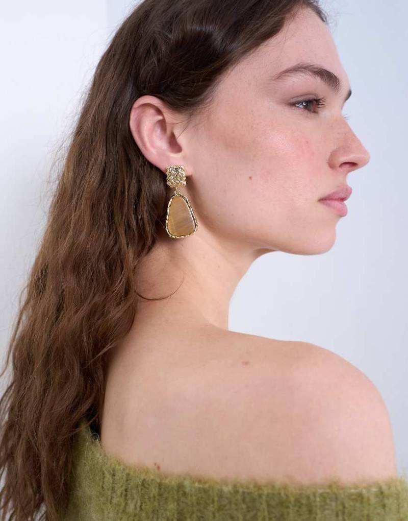 Topshop - Prince - Strukturierte Ohrstecker in Gold und Braun mit Tigerstein-Goldfarben Topshop - Prince - Strukturierte Ohrstecker in Gold und Braun mit Tigerstein-Goldfarben von Topshop