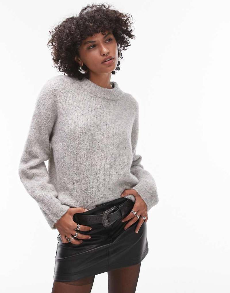Topshop - Pullover aus Bouclé-Strick in Hellgrau mit Rundhalsausschnitt von Topshop
