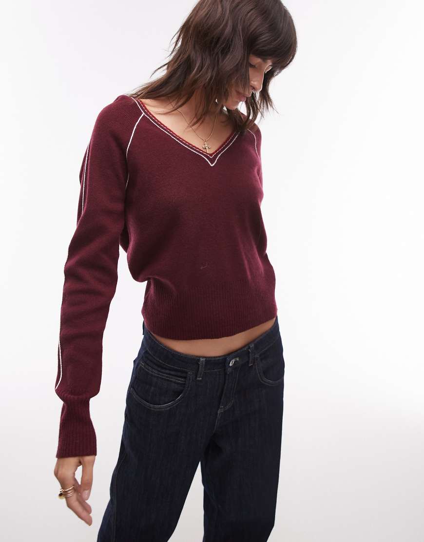 Topshop - Pullover in Burgunderrot mit V-Ausschnitt und Kontraststreifen Topshop - Pullover in Burgunderrot mit V-Ausschnitt und Kontraststreifen von Topshop