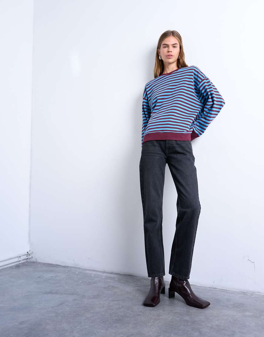 Topshop - Runway - Straight Jeans in verwaschenem Schwarz mit mittelhohem Bund von Topshop