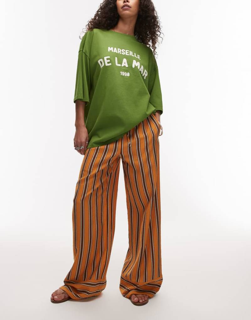 Topshop - Satin-Hose mit geradem Schnitt und Streifen in Orange und Schokobraun Topshop - Satin-Hose mit geradem Schnitt und Streifen in Orange und Schokobraun von Topshop