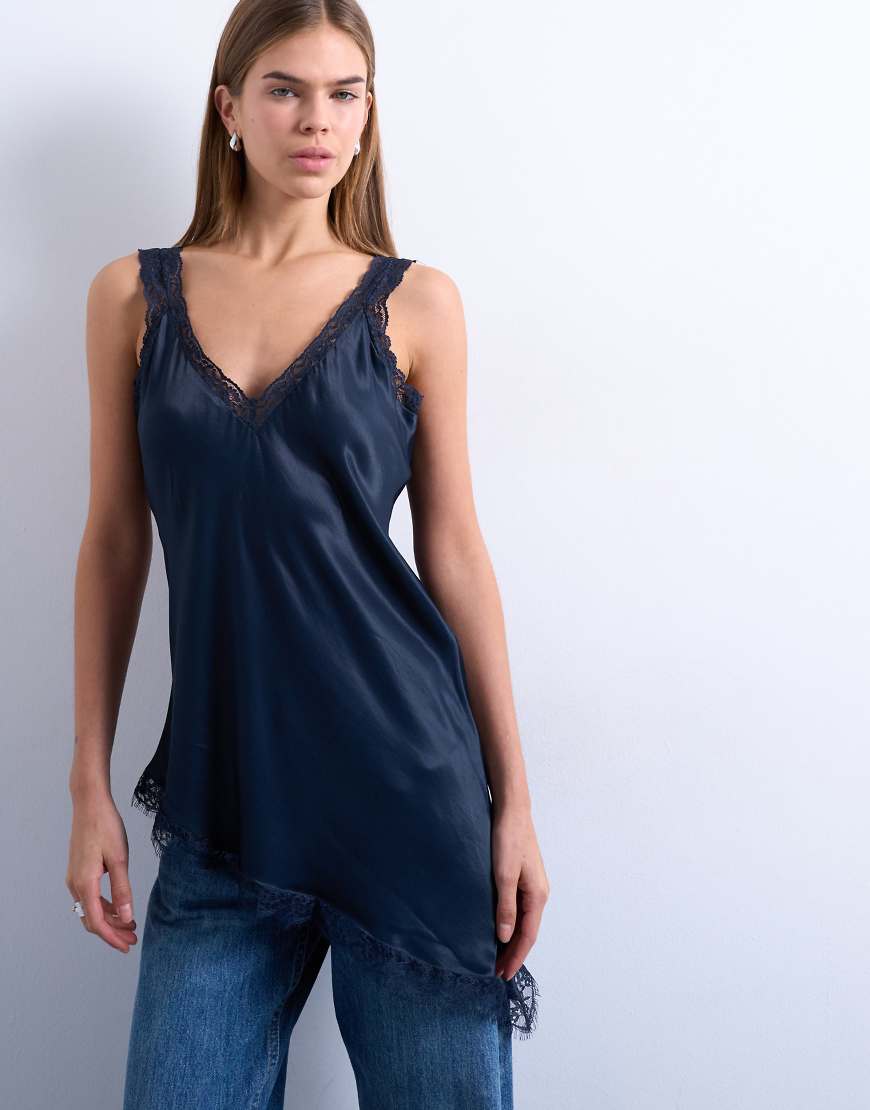 Topshop - Satin-Tunika in Marineblau mit Spitzeneinsatz-Schwarz von Topshop