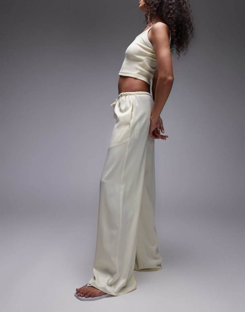 Topshop - Satinhose in Buttermilchgelb mit Kordelzugbund und weitem Bein-Neutral von Topshop