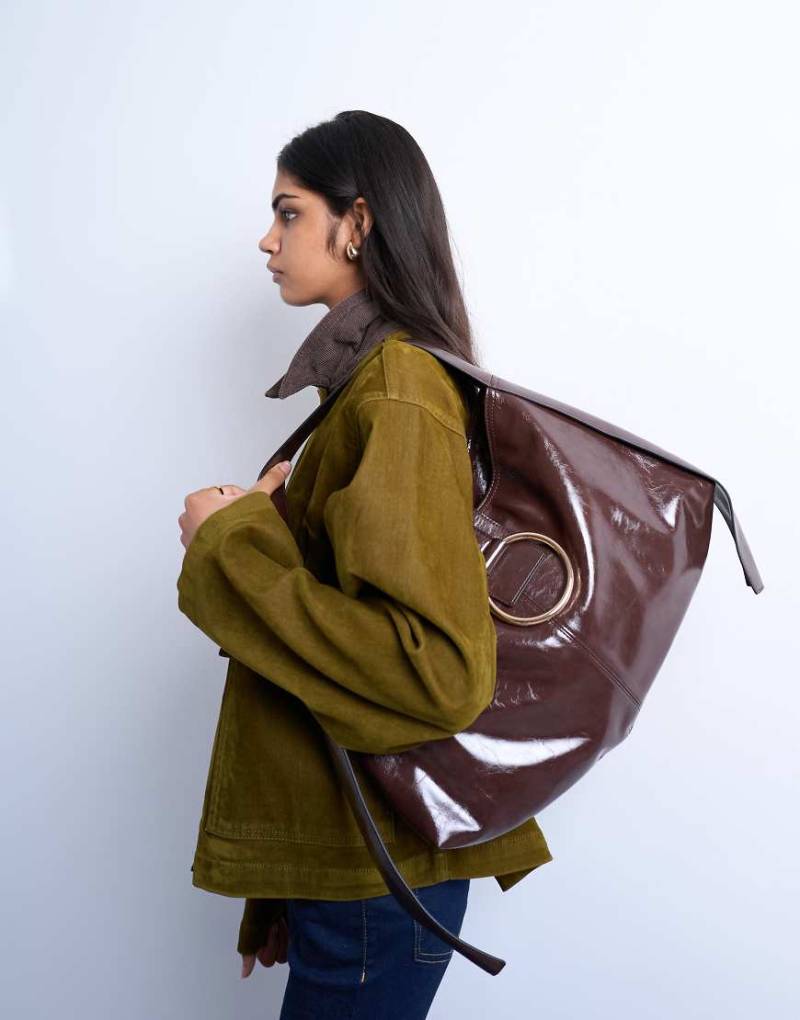 Topshop - Saturn - Schultertasche in Schokobraun mit Metalldetails-Brown von Topshop