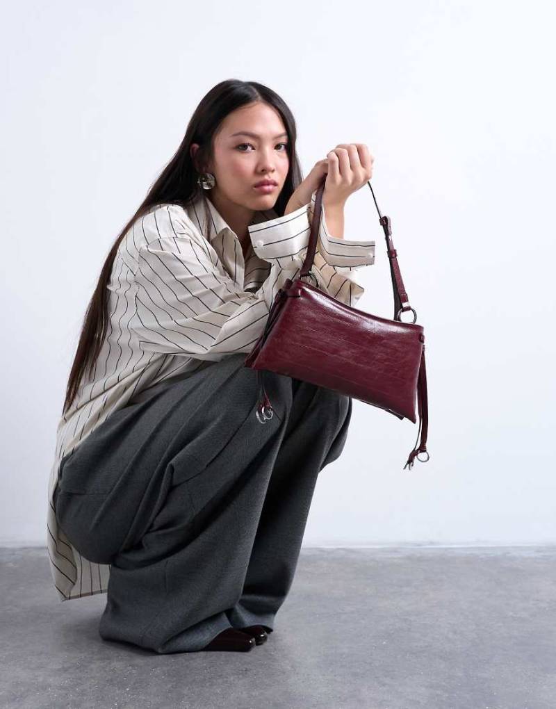 Topshop - Saxon - Strukturierte Schultertasche in Burgunderrot von Topshop