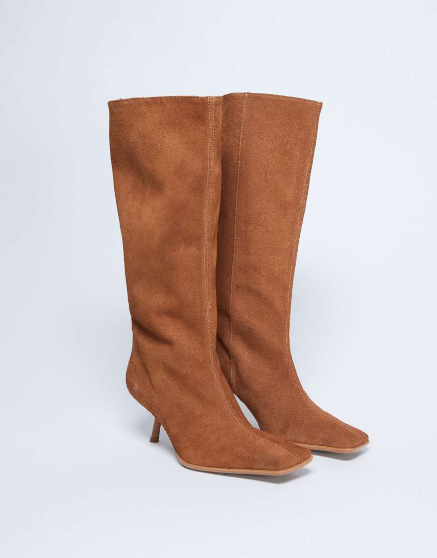 Topshop - Scarlett - Kniehohe Stiefel aus hochwertigem Wildleder in Hellbraun mit eckiger Zehenpartie-Brown von Topshop