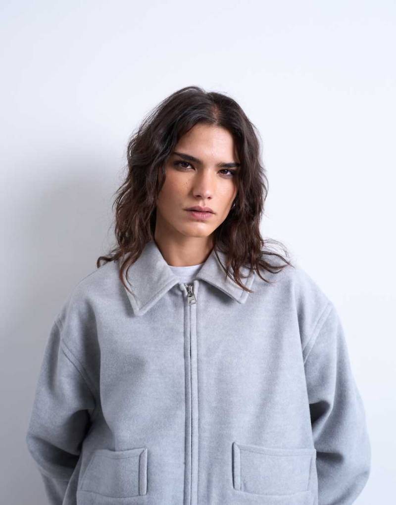 Topshop - Schlichte Cropped-Bomberjacke in Hellgrau mit Wollanteil und Steppfutter von Topshop