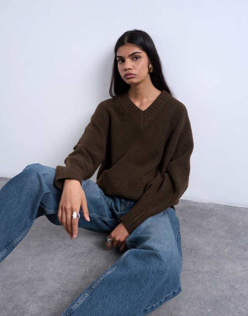 Topshop - Schlichter Strickpullover in Schokobraun mit V-Ausschnitt-Brown von Topshop