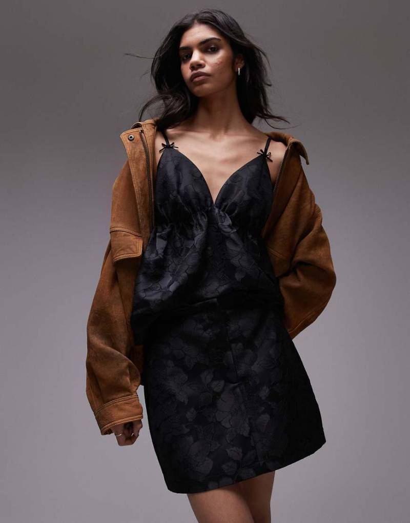 Topshop - Schlichter Volantrock in Schwarz mit Jacquard-Blumenmuster von Topshop