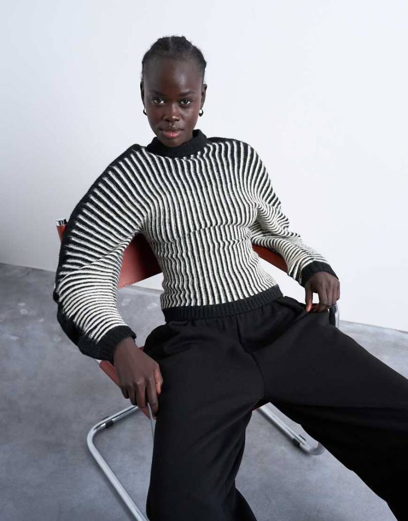Topshop - - Schwarz-weißer Cocoon-Pullover mit Rippstrick und Plissee-Design-Bunt Topshop - - Schwarz-weißer Cocoon-Pullover mit Rippstrick und Plissee-Design-Bunt von Topshop
