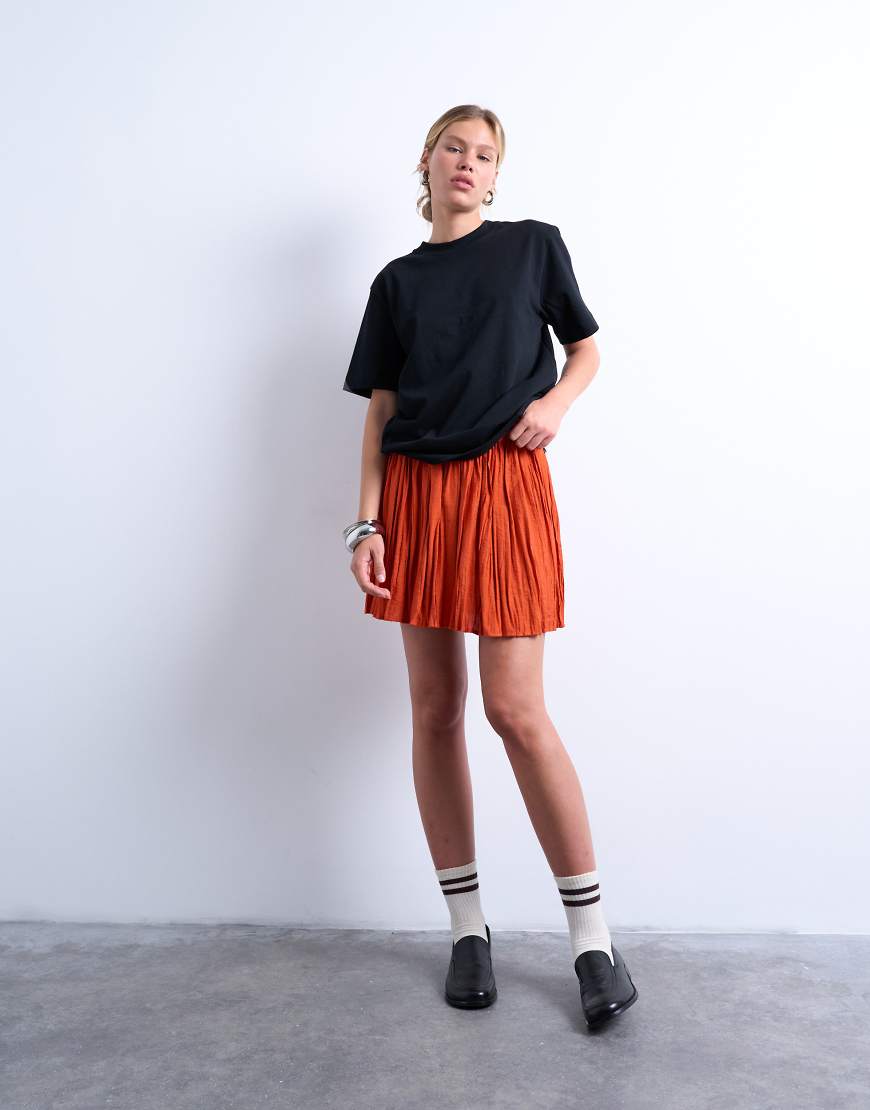 Topshop - Schwingender Minirock in kräftigem Orange mit Knitterstruktur Topshop - Schwingender Minirock in kräftigem Orange mit Knitterstruktur von Topshop