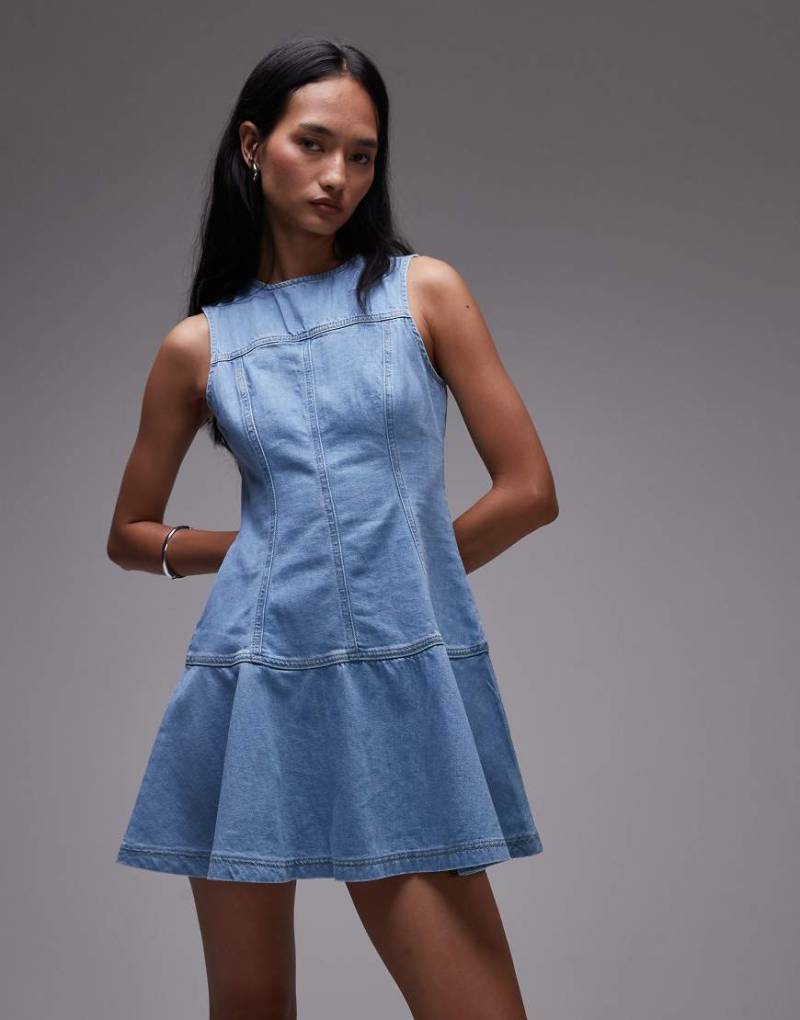 Topshop - Schwingendes Mini-Jeanskleid in Mittelblau mit Ziernaht von Topshop