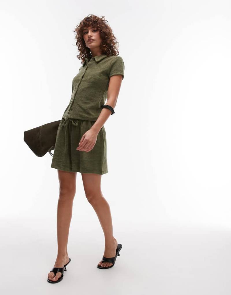 Topshop - Shorts aus Frottee in Khaki mit Kordelzug-Grün Topshop - Shorts aus Frottee in Khaki mit Kordelzug-Grün von Topshop