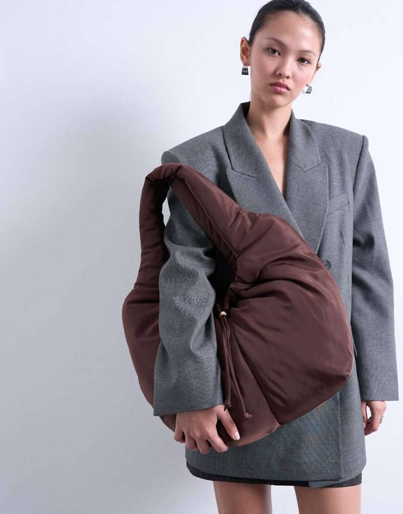 Topshop - Sia - Geraffte Schultertasche aus Nylon in Schokobraun-Brown von Topshop