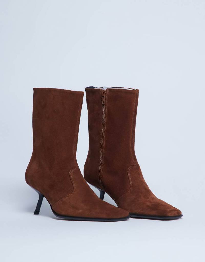 Topshop - Sienna - Hochwertige Stiefel aus hellbraunem Wildleder mit eckiger Zehenpartie und mittelhohem Absatz-Brown von Topshop