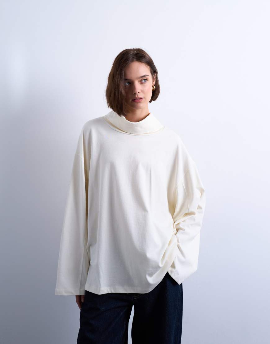 Topshop - Skater-T-Shirt in Ecru mit Ziernähten und Stehkragen-Weiß von Topshop