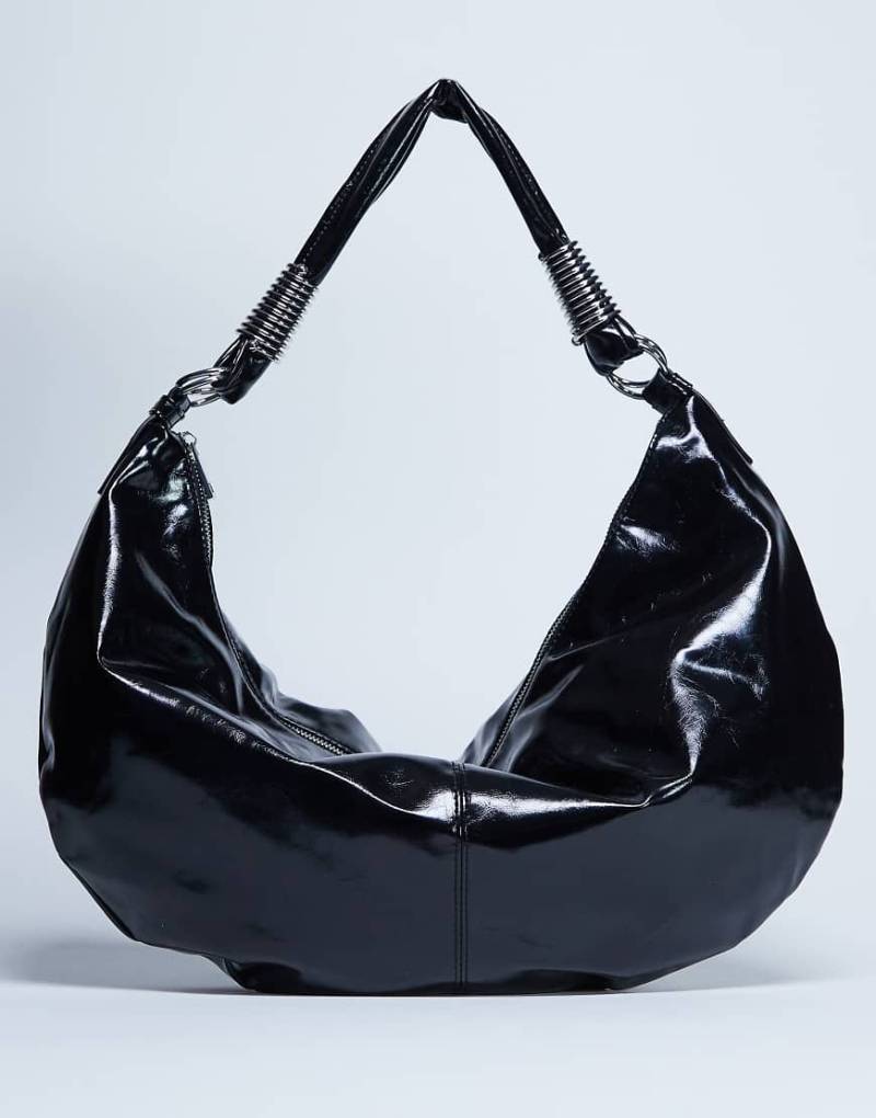 Topshop - Sloane - U-förmige Schultertasche in Schwarz mit Metall-Details von Topshop